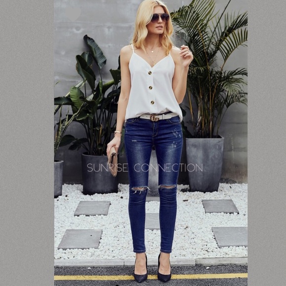 Button front V Neck Tank - Picture 2 of 6